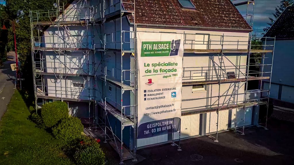 Ravalement de façade d'un immeuble réalisé par PTH Alsace, entreprise de ravalement de façade et d'isolation extérieure